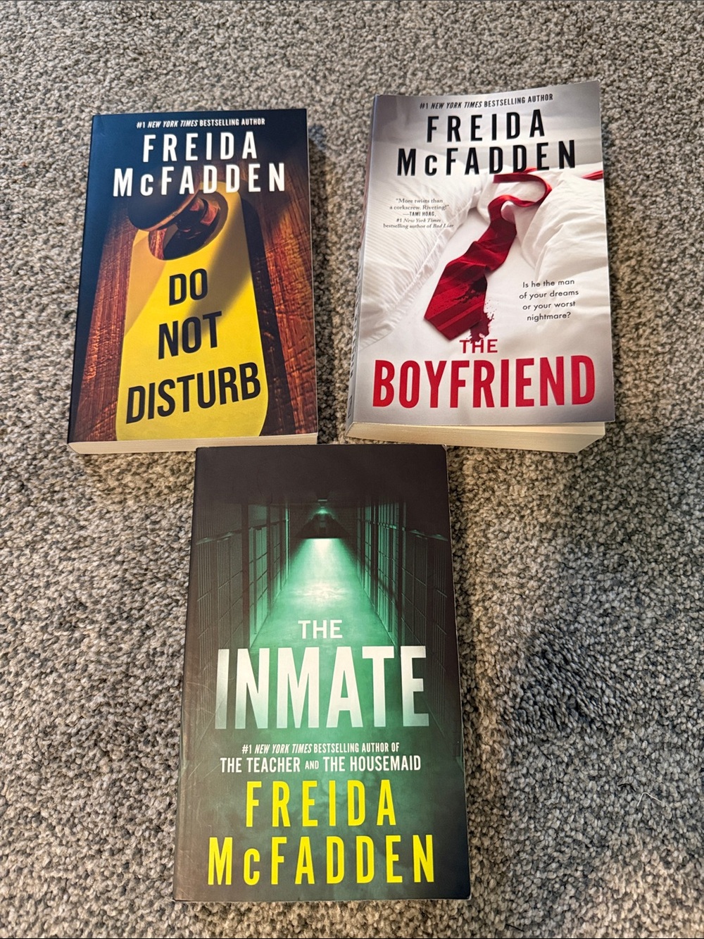 The Inmate - Dark Green Paperback Thriller